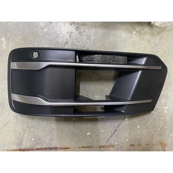 WISCO 4M0807681 Tampon Izgarası Sağ Audi Q7 16-17